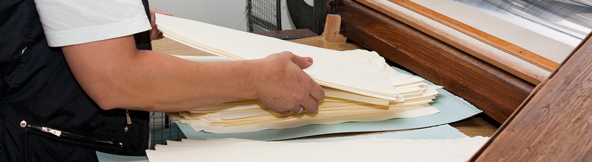 the-important-role-of-aluminum-sulfate-in-papermaking.jpg