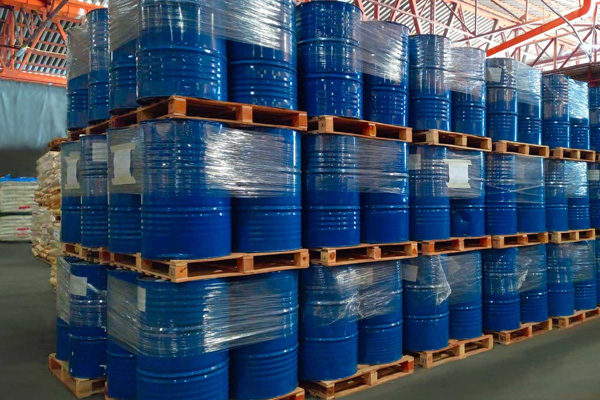Customized chemical packaging including drums, IBC tanks, and containers — Recommended size: 600×400px, showing various packaging options like UN-certified drums, IBC totes, custom labeled containers, or a warehouse scene with different packaging types
